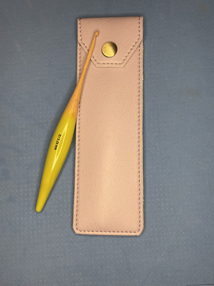Coley Ergonomic Crochet Hook with pouch
