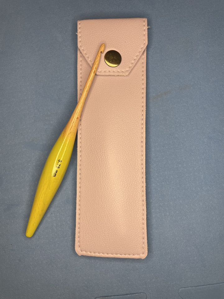 Coley Ergonomic Crochet Hook with pouch