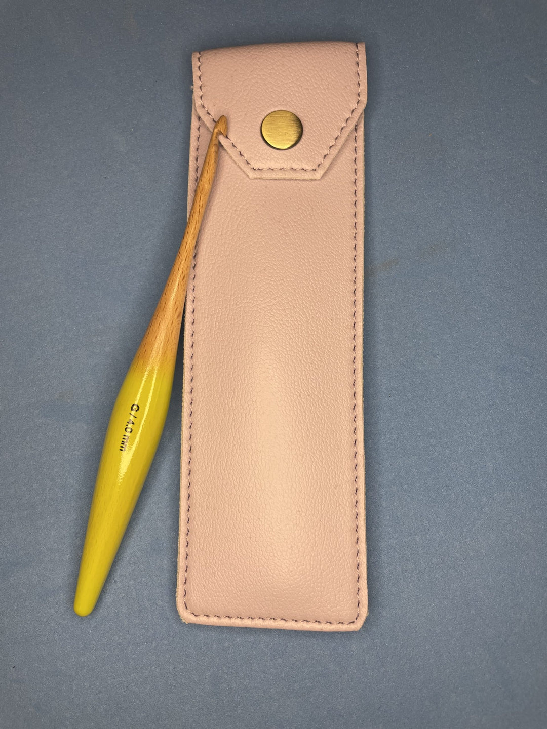 Coley Ergonomic Crochet Hook with pouch