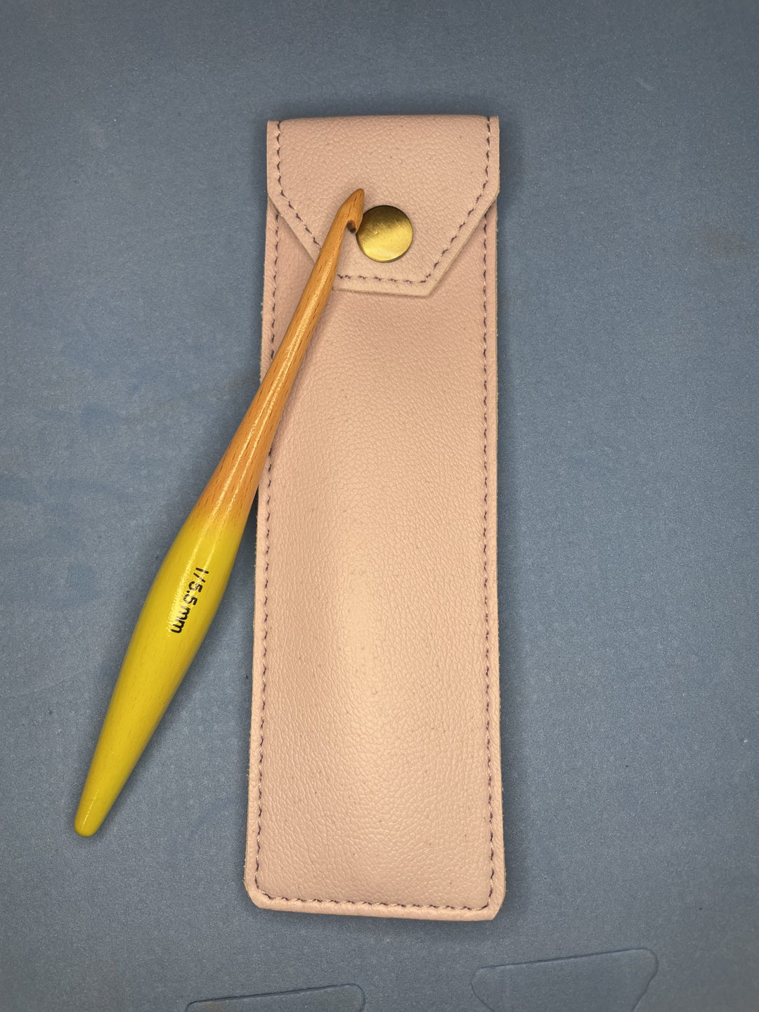 Coley Ergonomic Crochet Hook with pouch