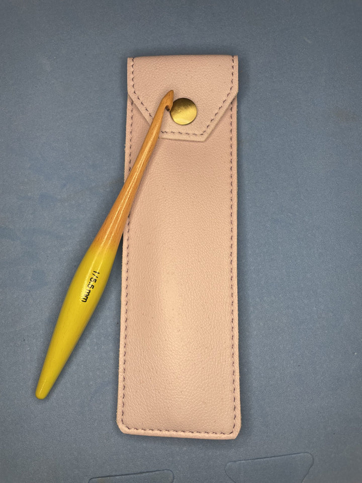 Coley Ergonomic Crochet Hook with pouch
