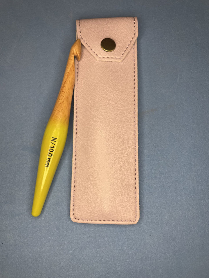 Coley Ergonomic Crochet Hook with pouch