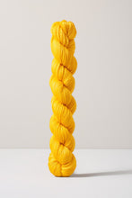 Load image into Gallery viewer, Urth 16 - Fingering
