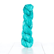 Load image into Gallery viewer, Urth Galatea Bulky Weight 100% Cotton
